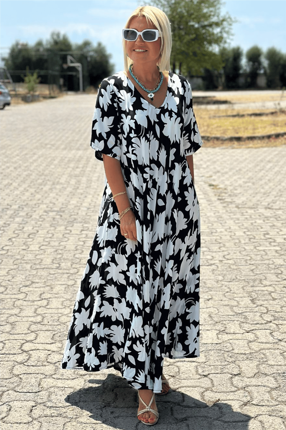 Leviana™ | Flattering Elegant Dress with Subtle Detail for the Belly