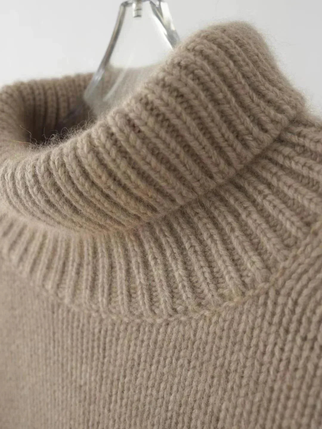 Avery™ - ELEGANT TURTLENECK SWEATER WITH A CLASSIC FIT