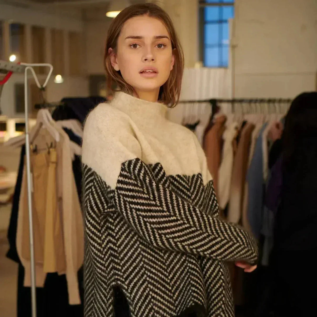 Sable™ - COMFY TURTLENECK SWEATER WITH RELAXED FIT