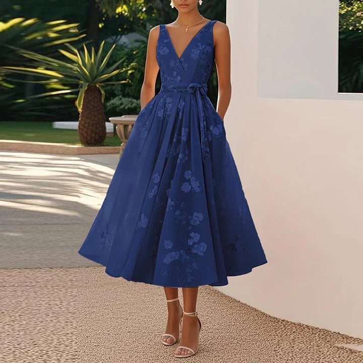 Crystal™ - ELEGANT MIDI DRESS WITH A FLATTERING SILHOUETTE